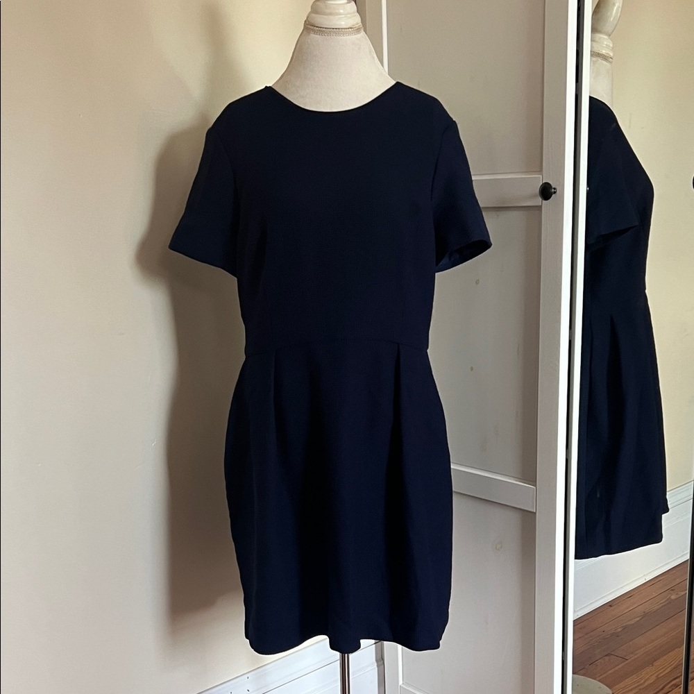 Club Monaco Fit and Flare Navy Blue Textured Short Sleeve Pleated Dress Size 14